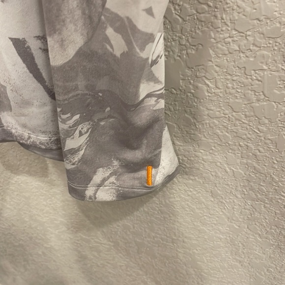 Lucy gray/white patterned tank, size Large - Picture 3 of 8